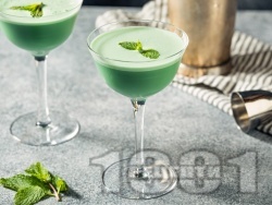 Коктейл Bullfrog с водка, мляко и ментов ликьор - снимка на рецептата Коктейл Bullfrog с водка, мляко и ментов ликьор - снимка на рецептата